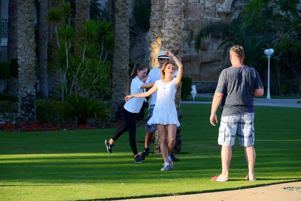 فندق وسبا ستيلا دي ماري بيتش شرم الشيخ المظهر الخارجي الصورة A game of bocce in progress